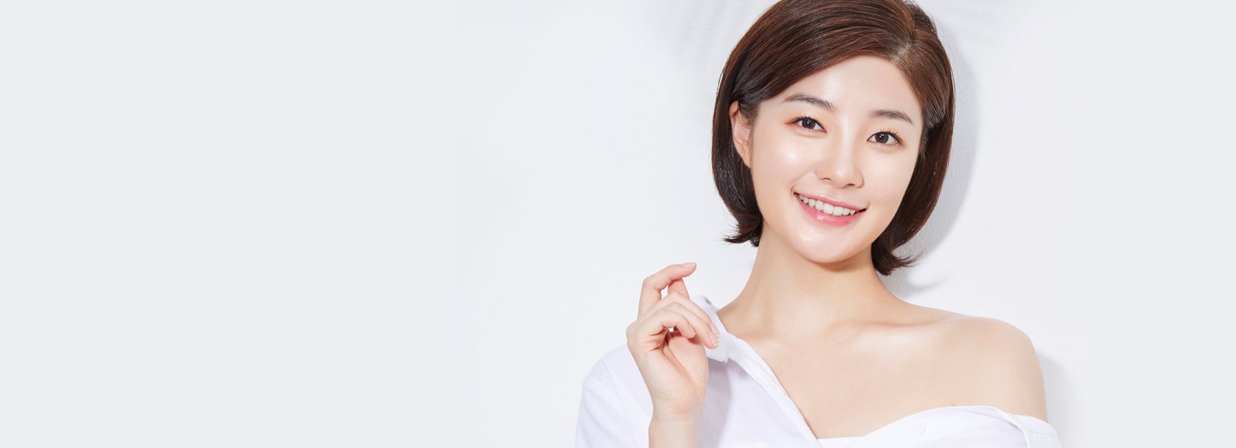 맞춤지방이식 첫 화면 — 흰 셔츠 모델(오른쪽), 왼쪽은 밝은 회색 빈 바탕